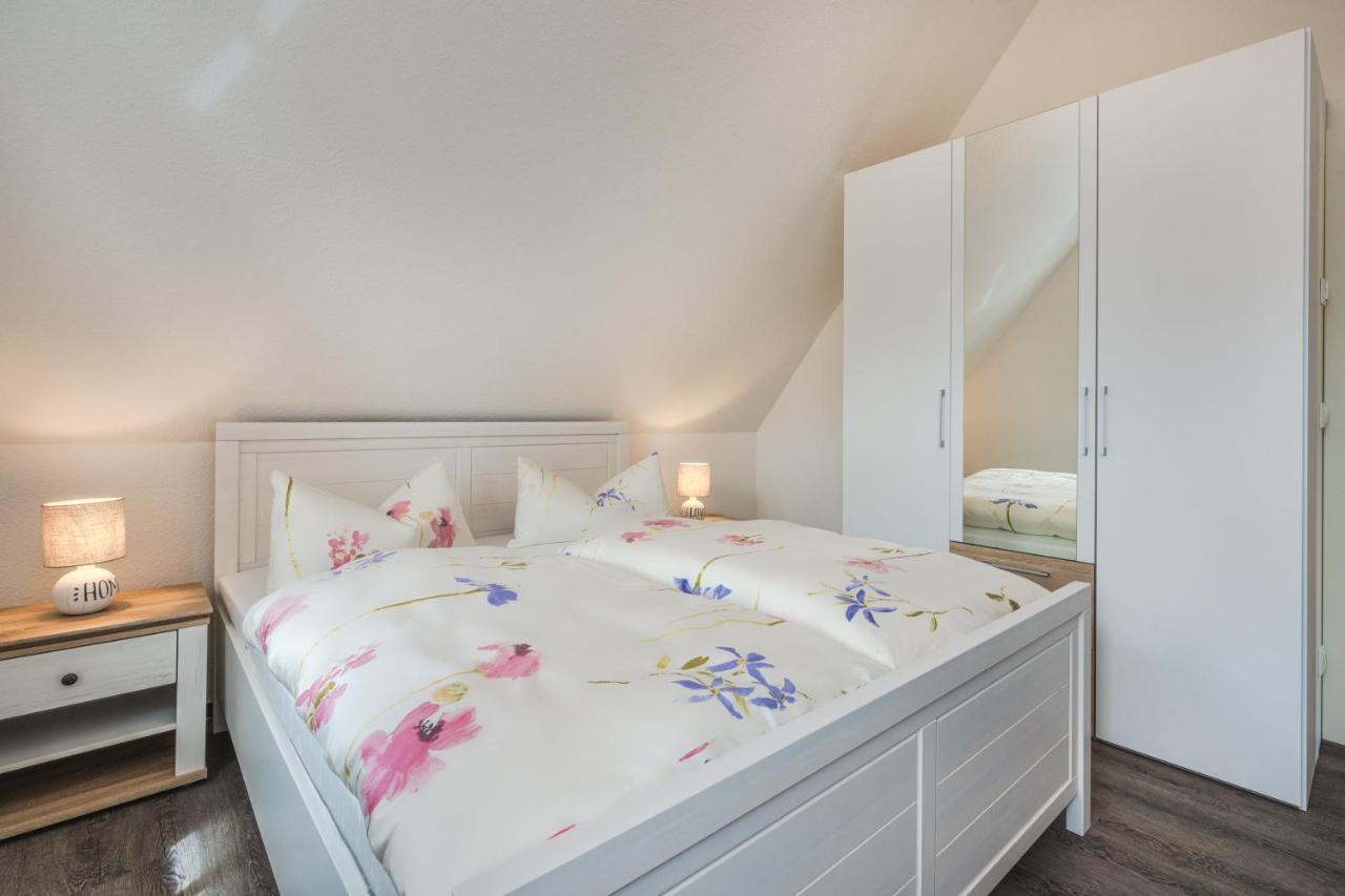 Reetdachhaus Am Haff Mit Sauna, Terrasse, Wlan Zirchow Екстериор снимка