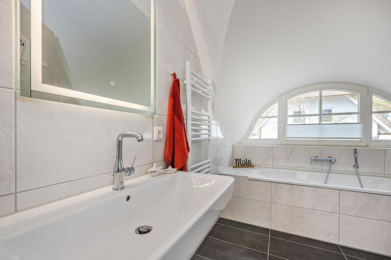 Reetdachhaus Am Haff Mit Sauna, Terrasse, Wlan Zirchow Екстериор снимка